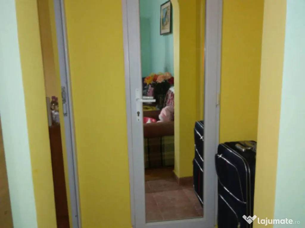 - Apartamwent 2 camere confort 2, etaj 3/4, cartier Apollo. 