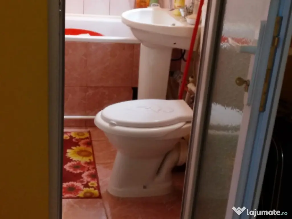 - Apartamwent 2 camere confort 2, etaj 3/4, cartier Apollo. 