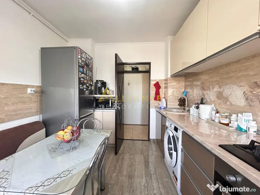 Apartament 3 camere luminos cu loc de parcare 