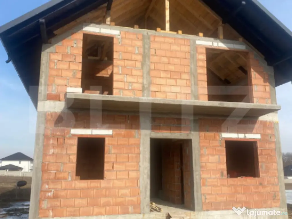 Casa cu etaj la rosu, 140 mp utili, 400 mp teren, zona Lisau