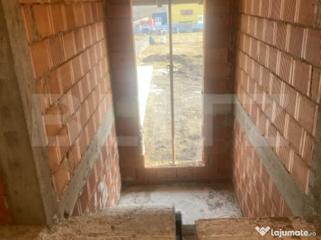 Casa cu etaj la rosu, 140 mp utili, 400 mp teren, zona Lisau