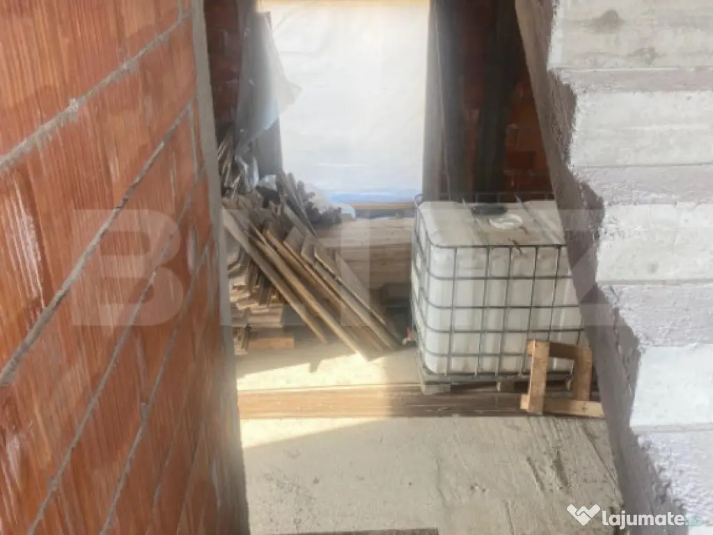 Casa cu etaj la rosu, 140 mp utili, 400 mp teren, zona Lisau