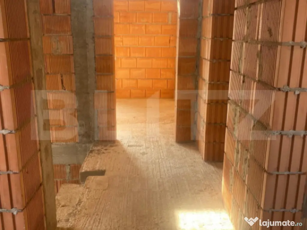 Casa cu etaj la rosu, 140 mp utili, 400 mp teren, zona Lisau