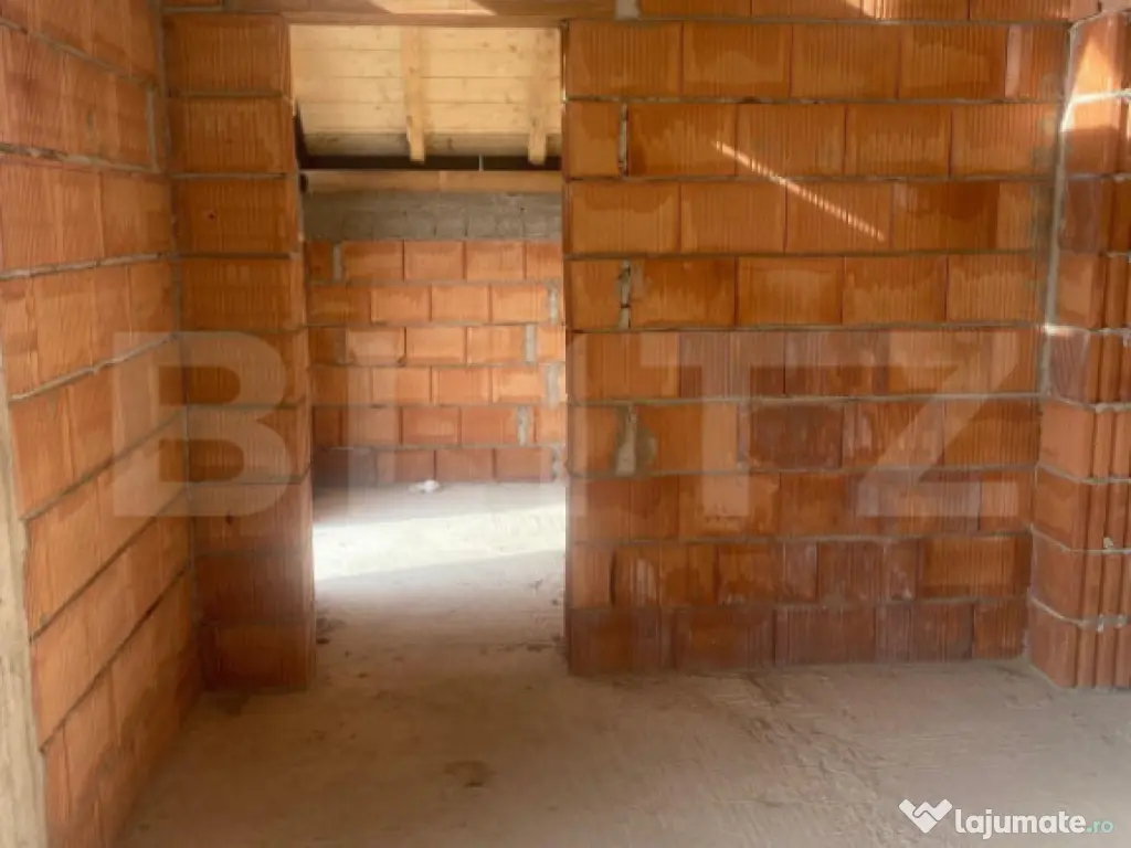 Casa cu etaj la rosu, 140 mp utili, 400 mp teren, zona Lisau