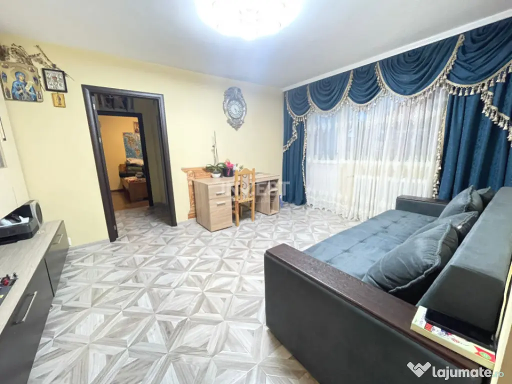 Apartament 2 camere-52 mp-etaj 1-Podul de Piatra 