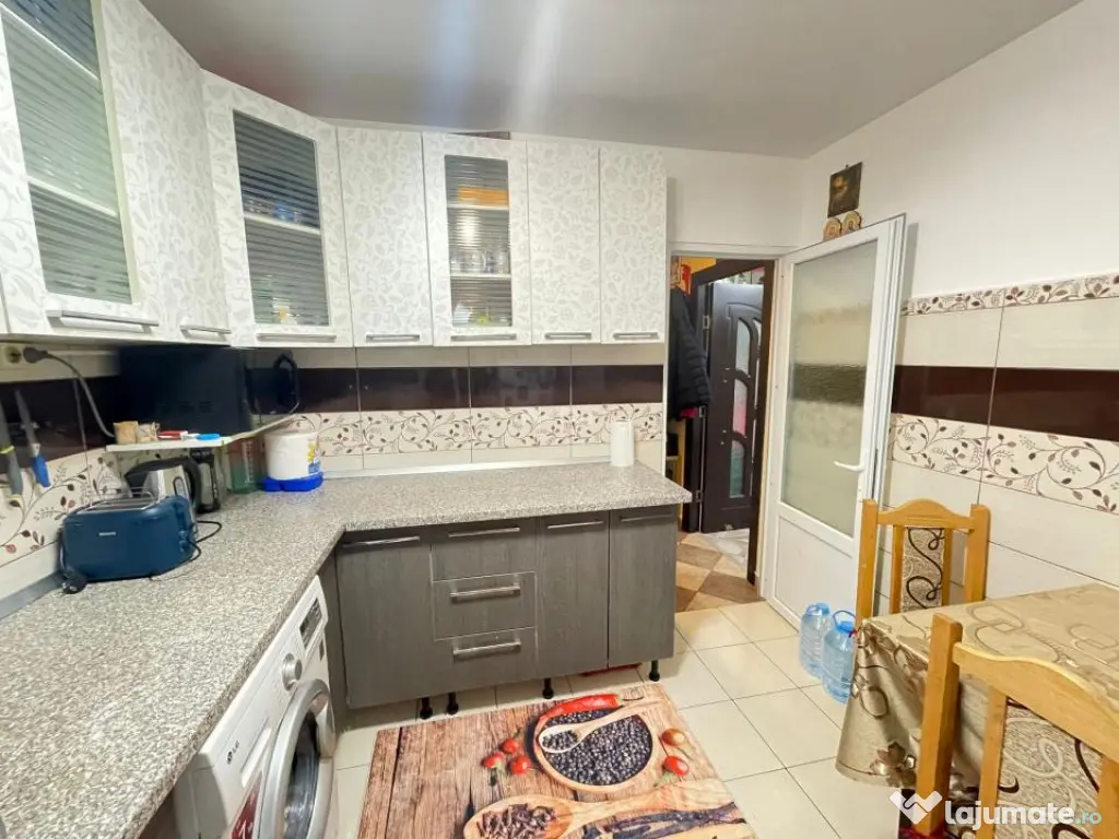 Apartament 2 camere-52 mp-etaj 1-Podul de Piatra 