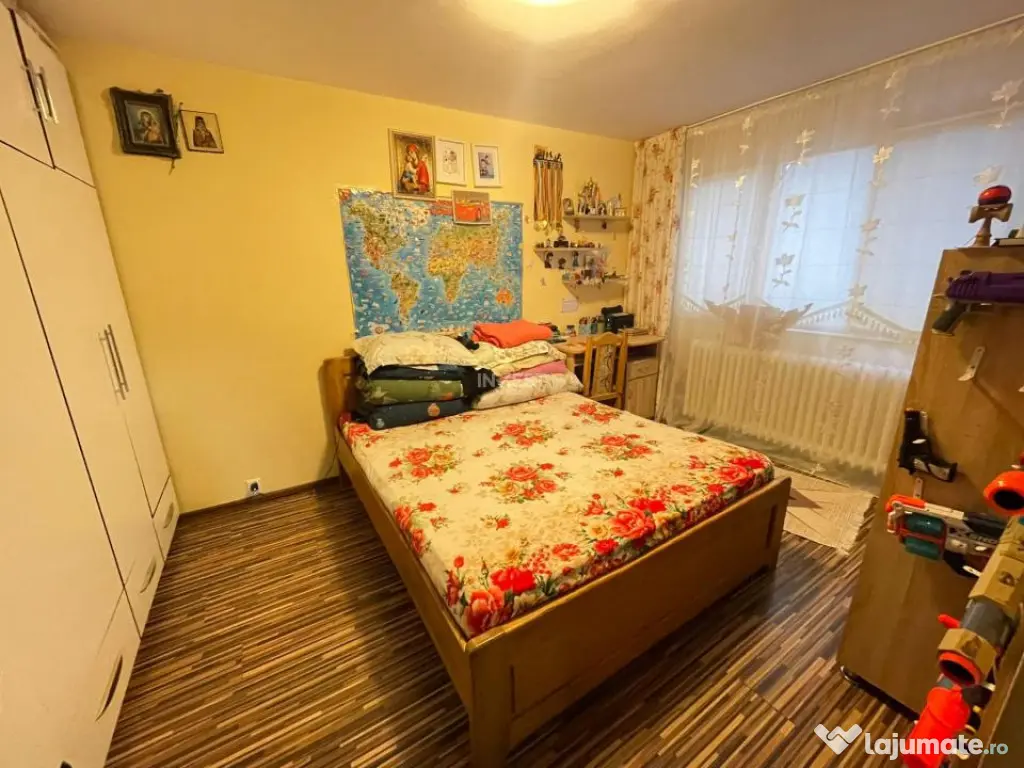 Apartament 2 camere-52 mp-etaj 1-Podul de Piatra 