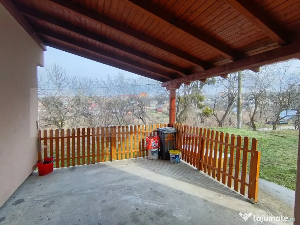 Casa cu 3 camere,baie, bucatarie, teren 500 mp 