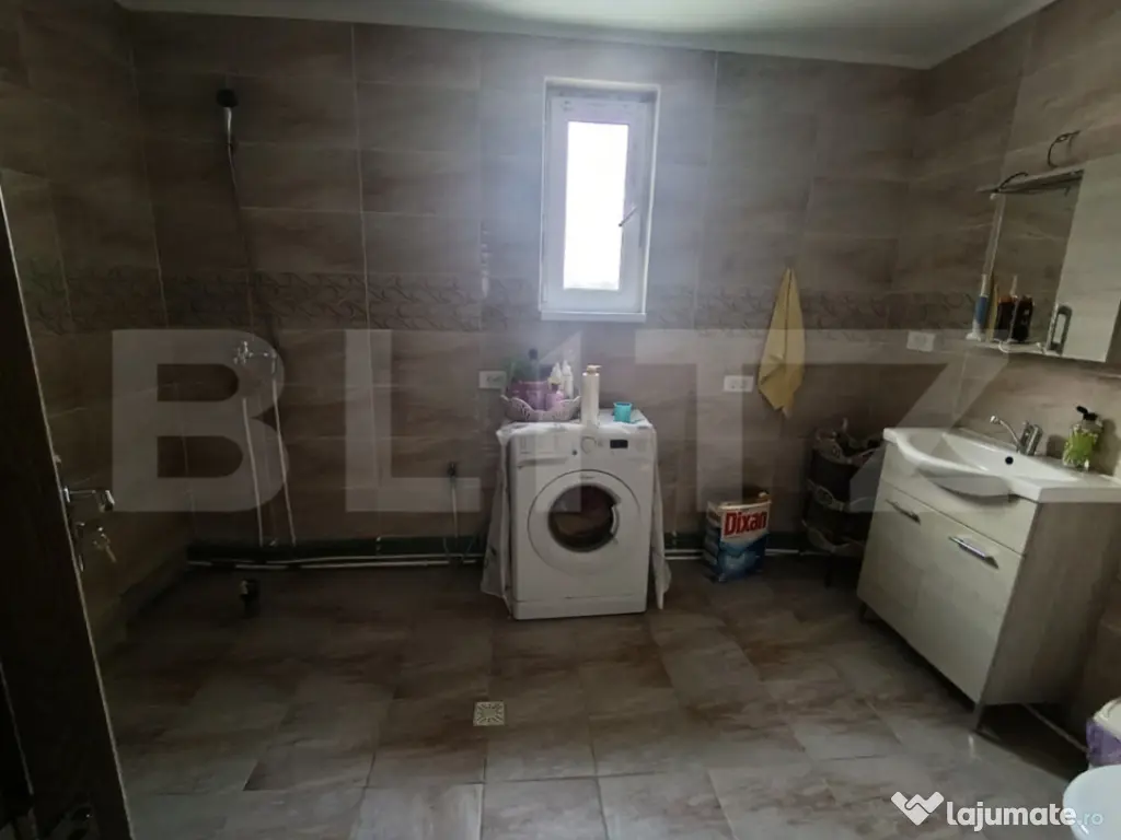 Casa cu 3 camere,baie, bucatarie, teren 500 mp 