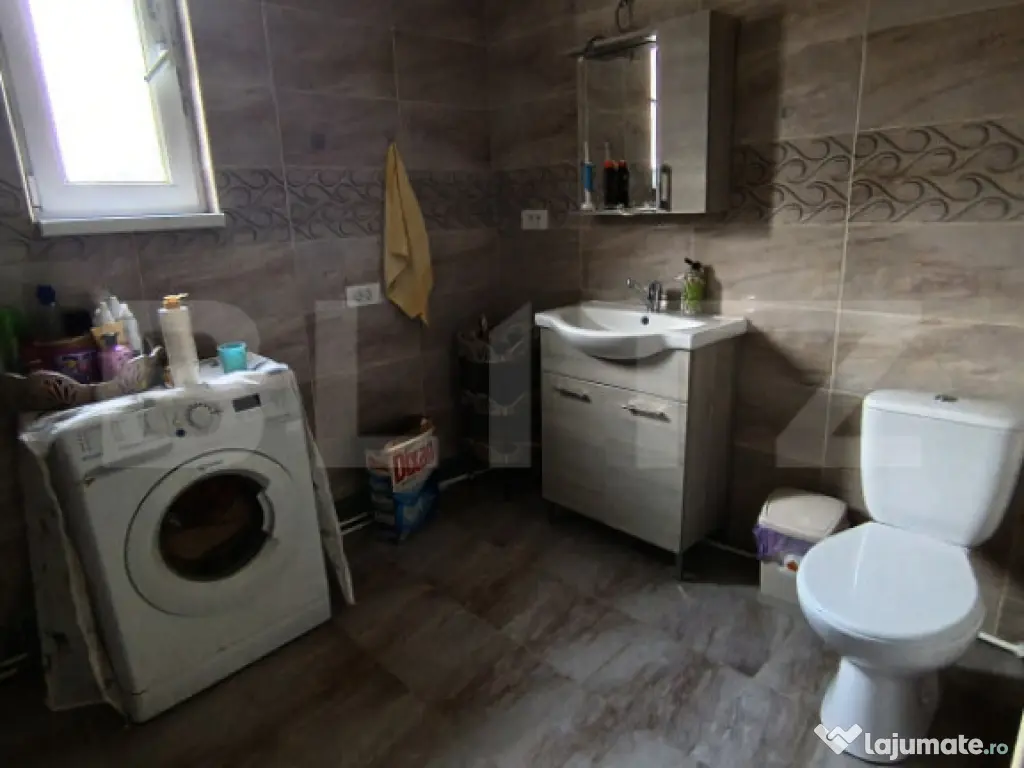 Casa cu 3 camere,baie, bucatarie, teren 500 mp 