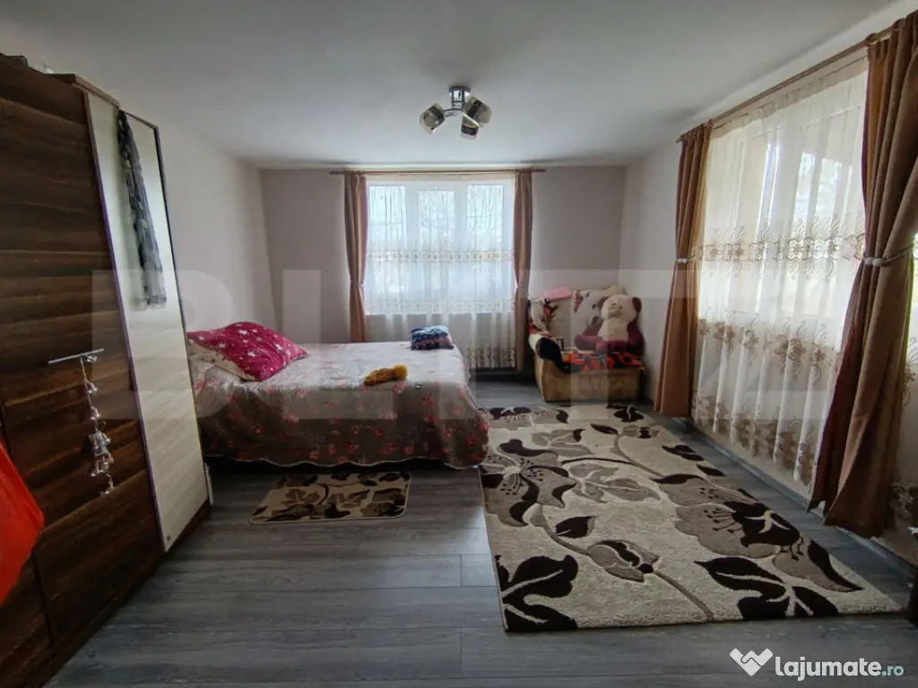 Casa cu 3 camere,baie, bucatarie, teren 500 mp 