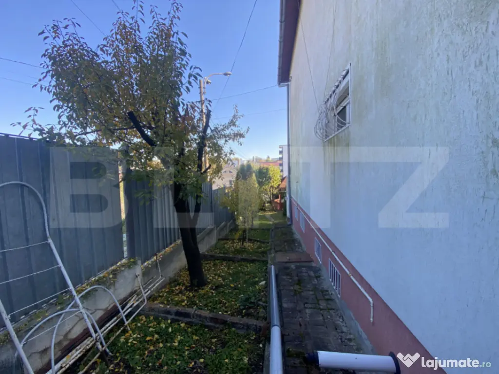 Casă spațioasă 350 mp utili, curte amenajată și garaj 