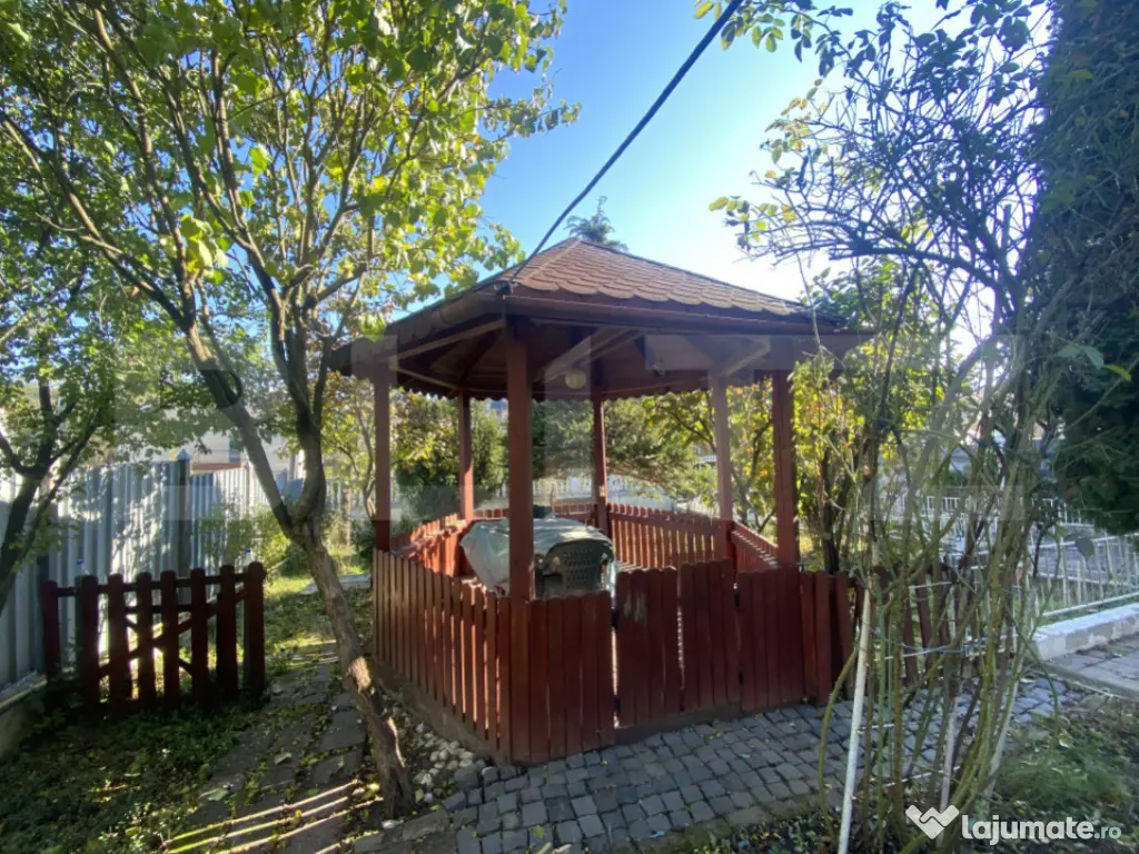 Casă spațioasă 350 mp utili, curte amenajată și garaj 