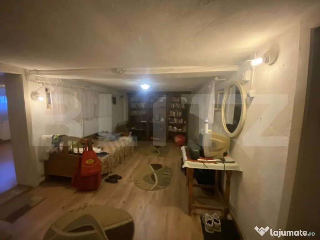 Casă spațioasă 350 mp utili, curte amenajată și garaj 