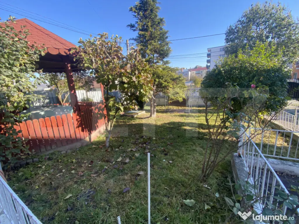 Casă spațioasă 350 mp utili, curte amenajată și garaj 
