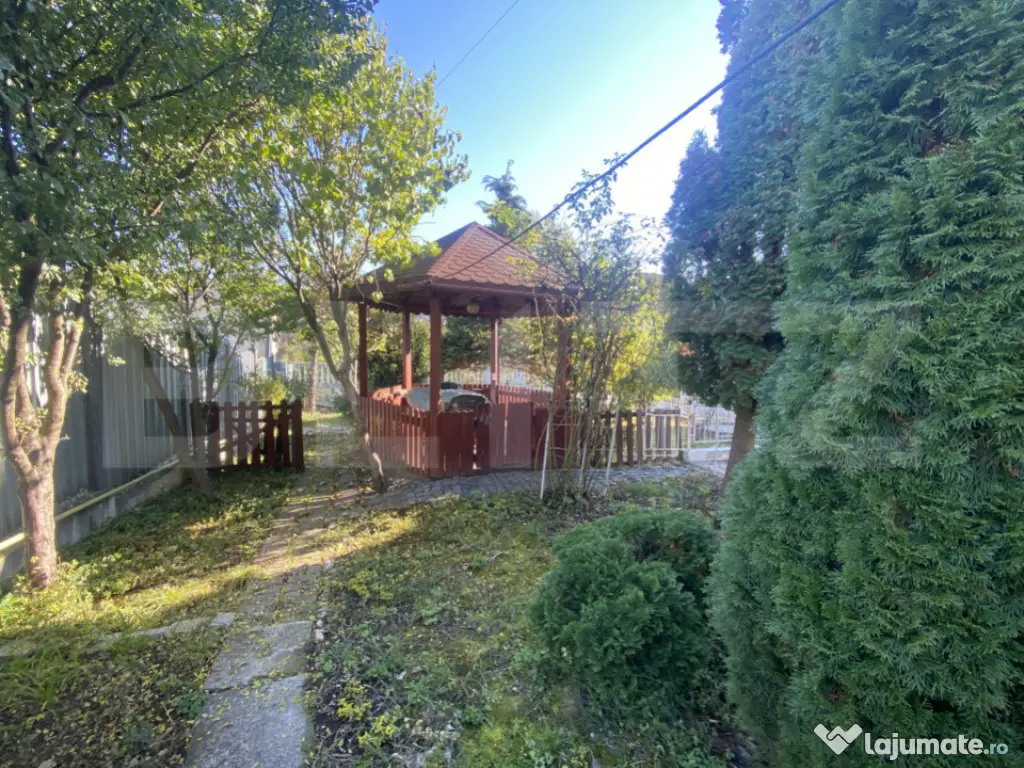 Casă spațioasă 350 mp utili, curte amenajată și garaj 