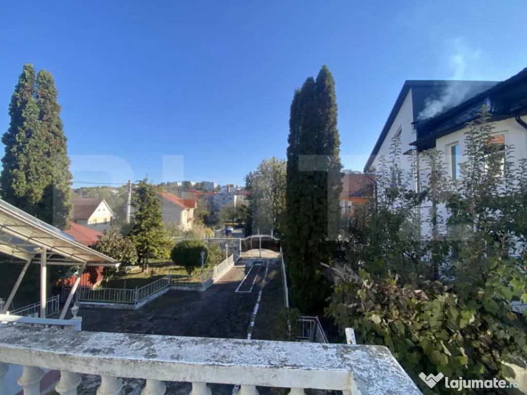 Casă spațioasă 350 mp utili, curte amenajată și garaj 