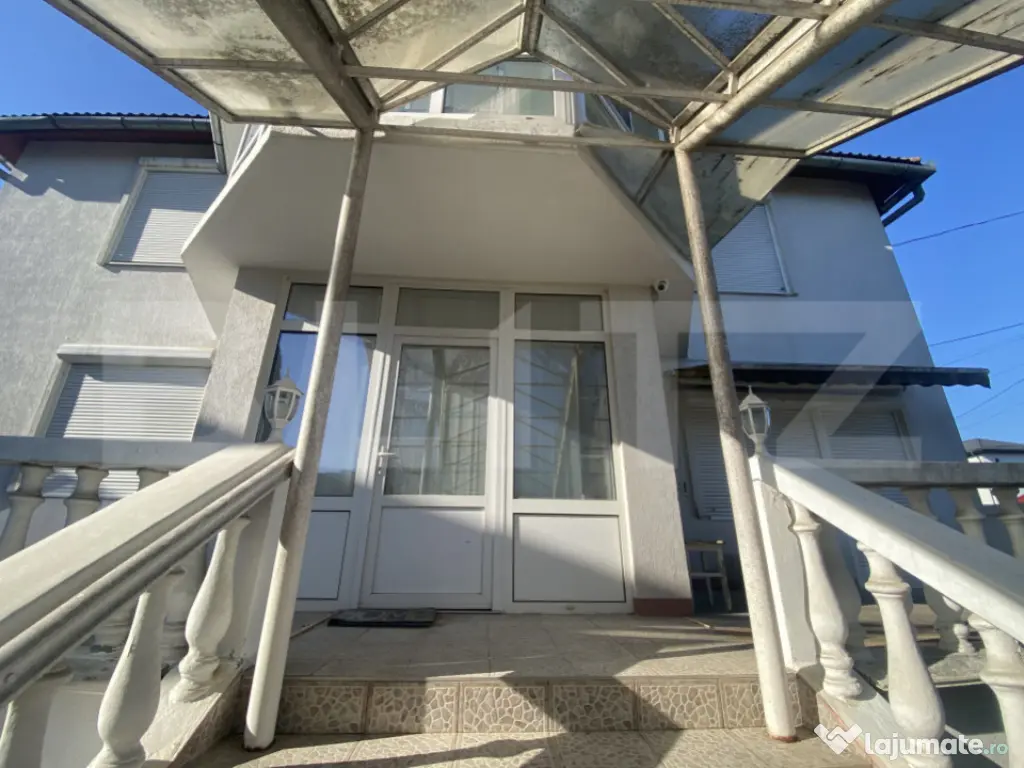 Casă spațioasă 350 mp utili, curte amenajată și garaj 