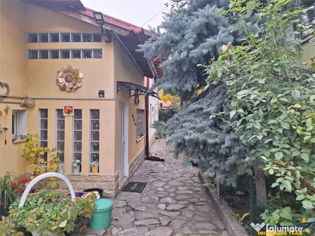 Casa Bartolomeu, pe doua nivele, stil deosebit, curte comuna 