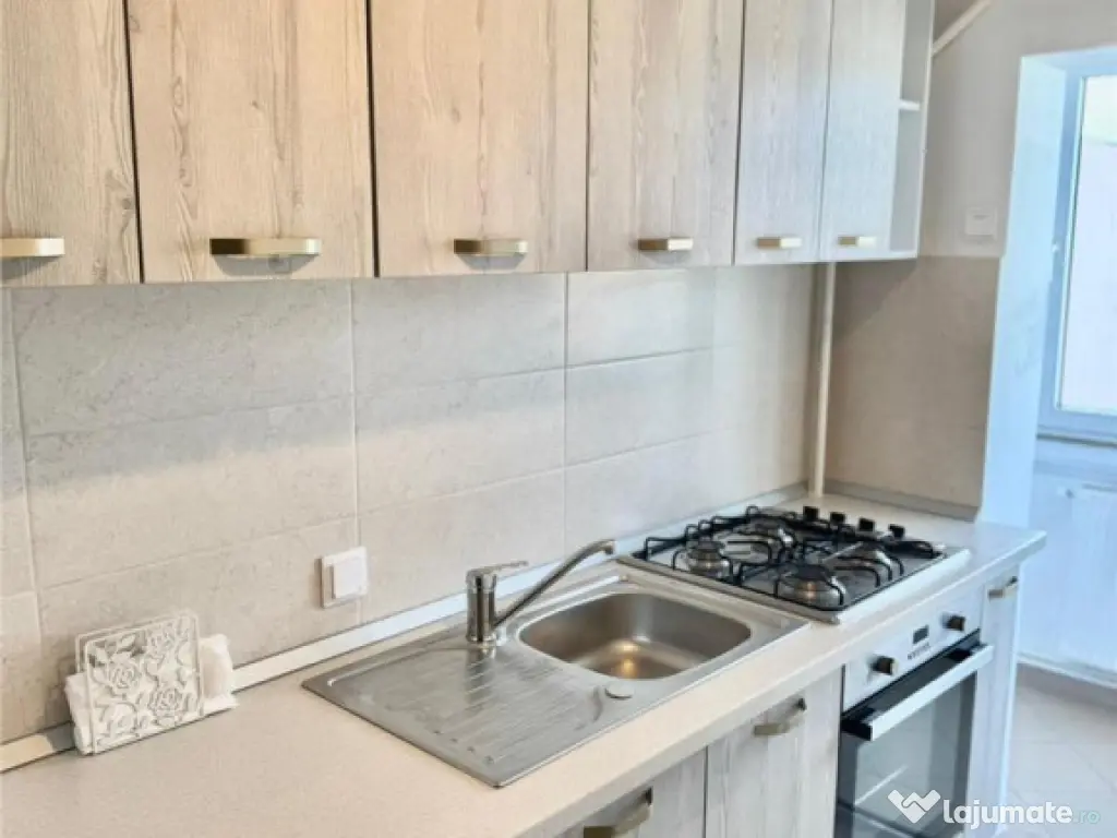 Apartament 2 camere decomandat cu loc de parcare