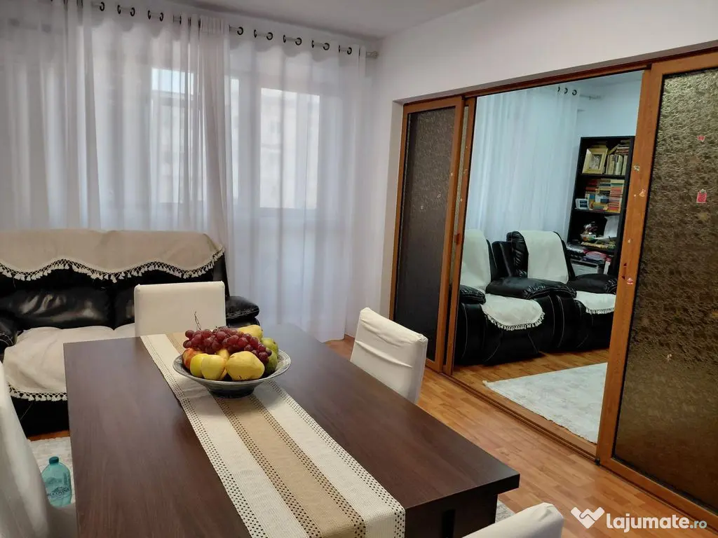 Apartament 4 camere, decomandat, etaj 3/4 - IC Frimu 