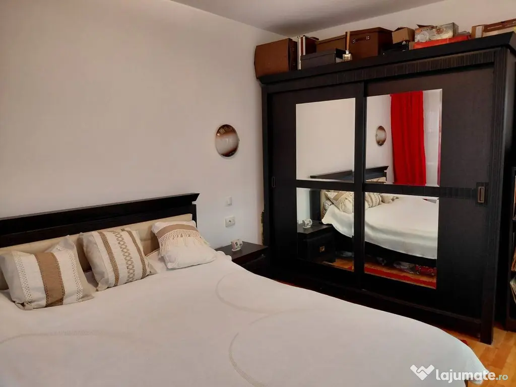 Apartament 4 camere, decomandat, etaj 3/4 - IC Frimu 