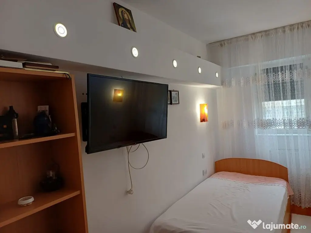 Apartament 4 camere, decomandat, etaj 3/4 - IC Frimu 