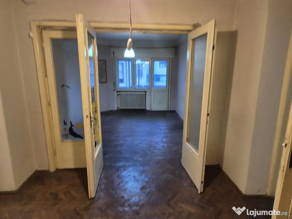 Apartament cu 3 camere - piata Unirii 