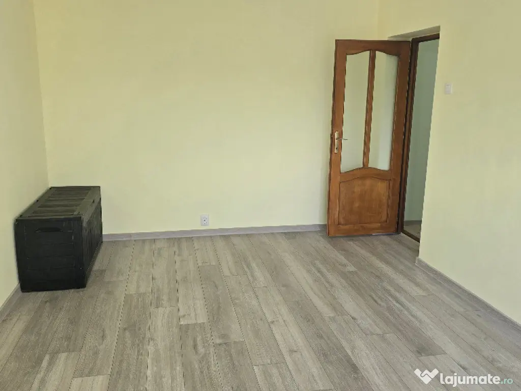 Vand apartament cu 2 camere decomandat in Deva, bloc din anul 2008