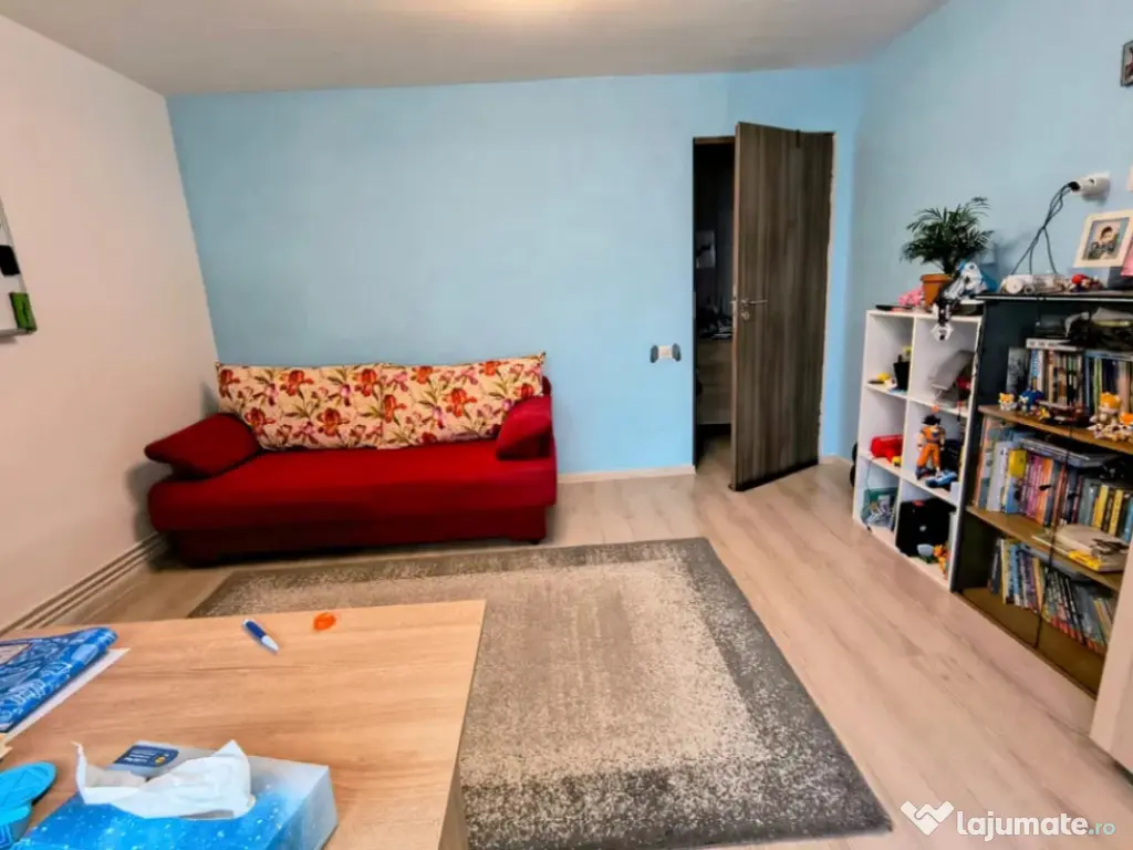 Apartament 3 camere, decomandat - zona Astra