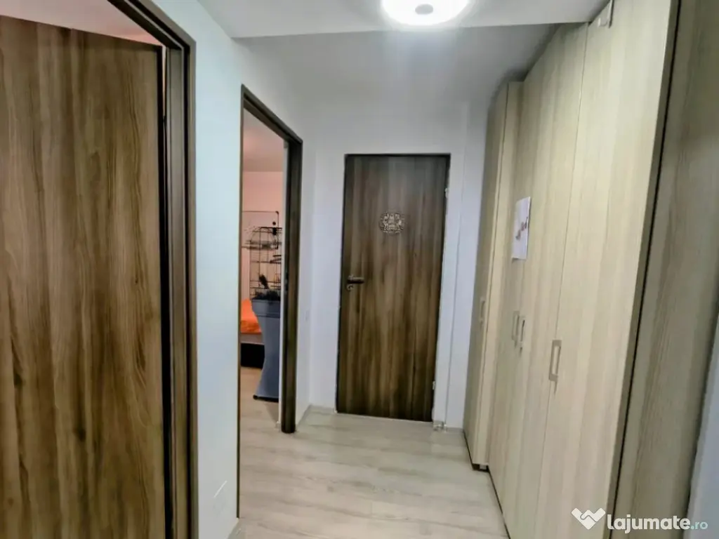 Apartament 3 camere, decomandat - zona Astra