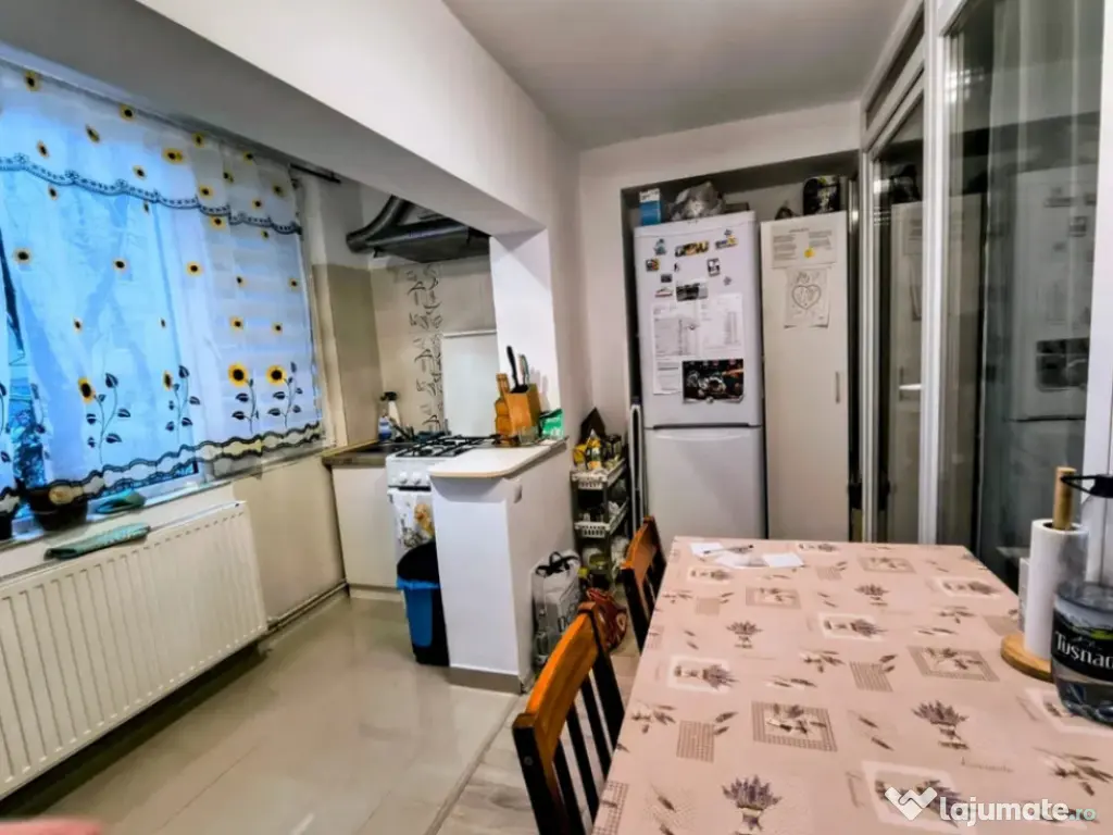 Apartament 3 camere, decomandat - zona Astra