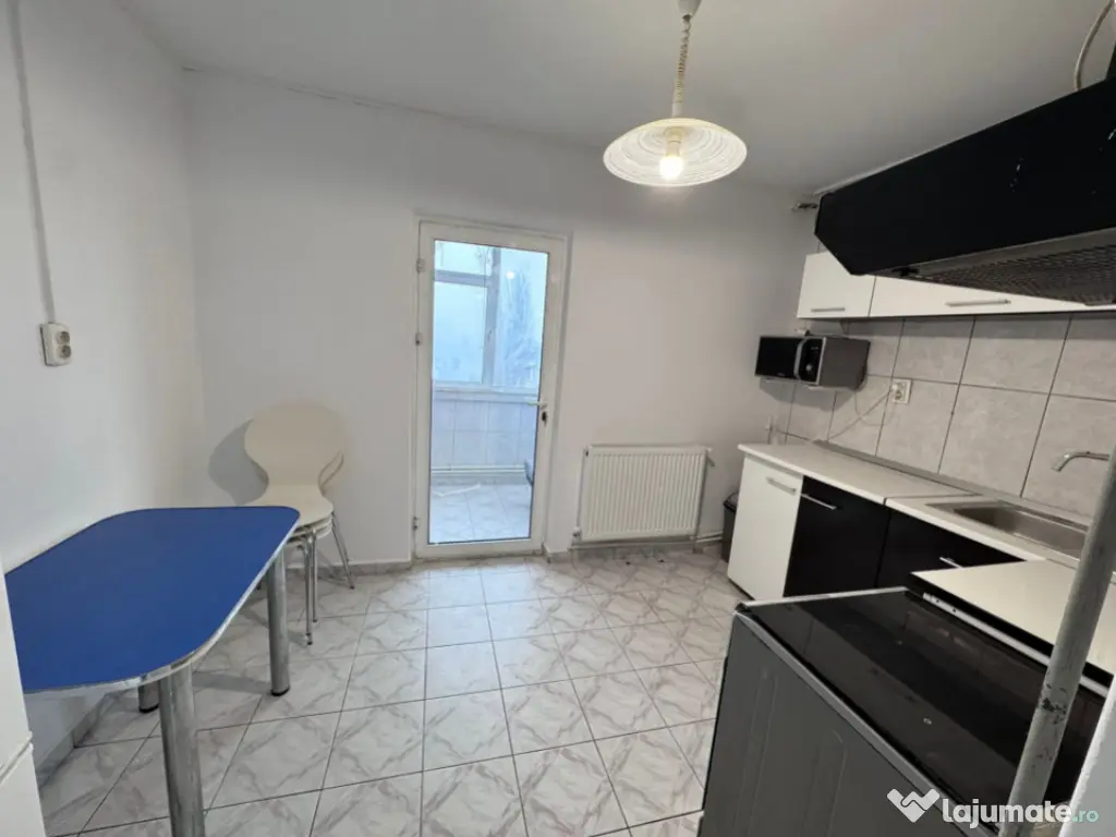 Apartament 3 camere de vanzare, situat in zona Tomis III