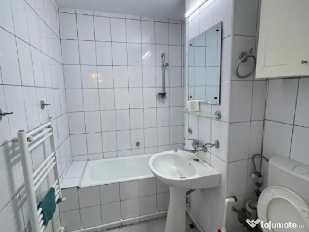 Apartament 3 camere de vanzare, situat in zona Tomis III