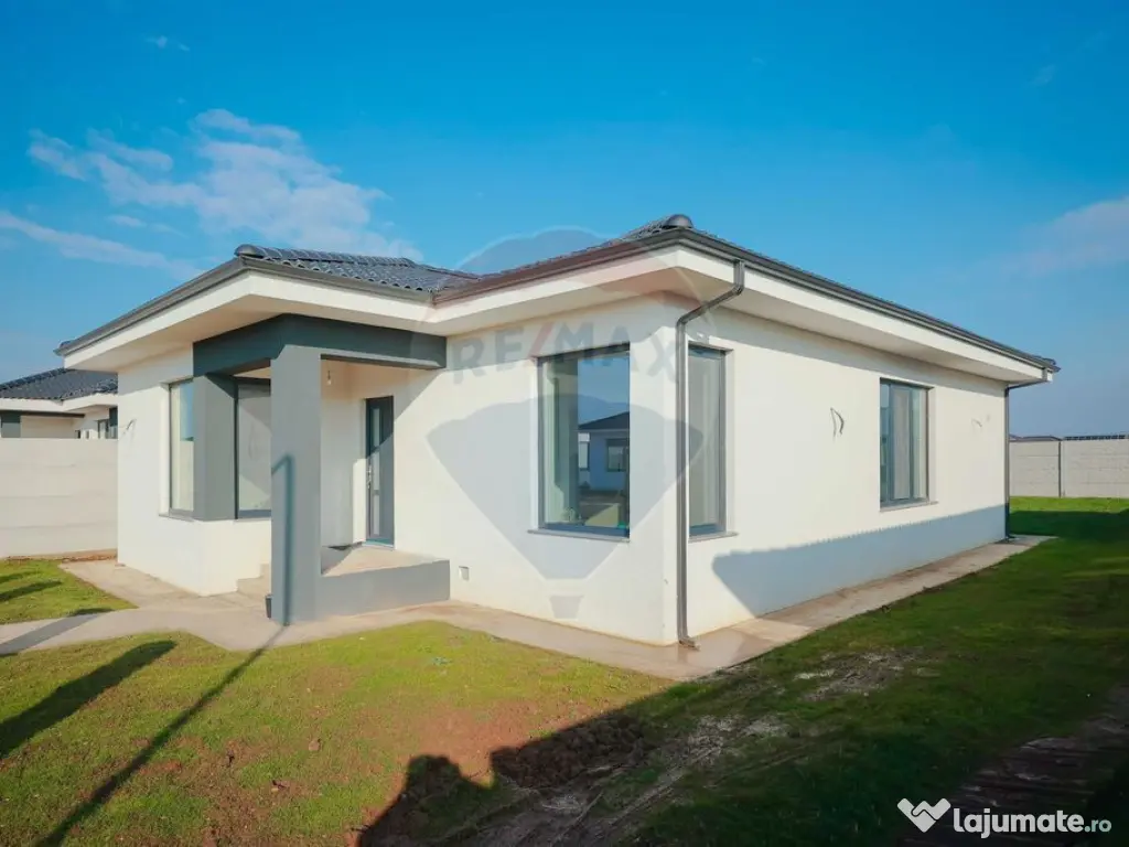 Casă pe nivel de vânzare cu 3 dormitoare, 500 mp teren ... 