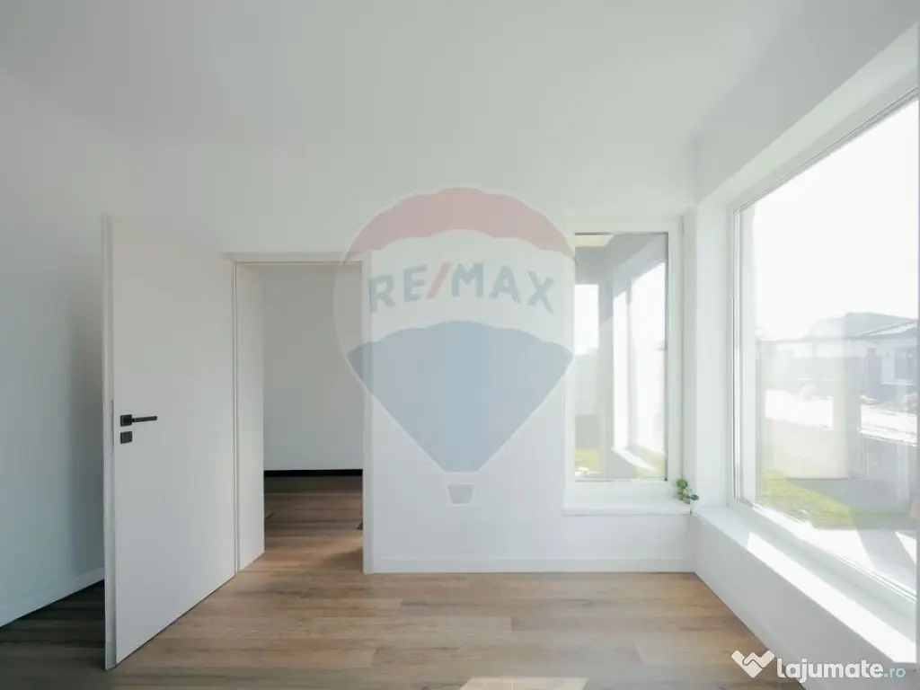 Casă pe nivel de vânzare cu 3 dormitoare, 500 mp teren ... 