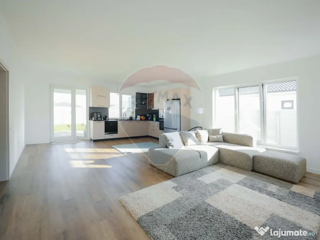 Casă pe nivel de vânzare cu 3 dormitoare, 500 mp teren ... 