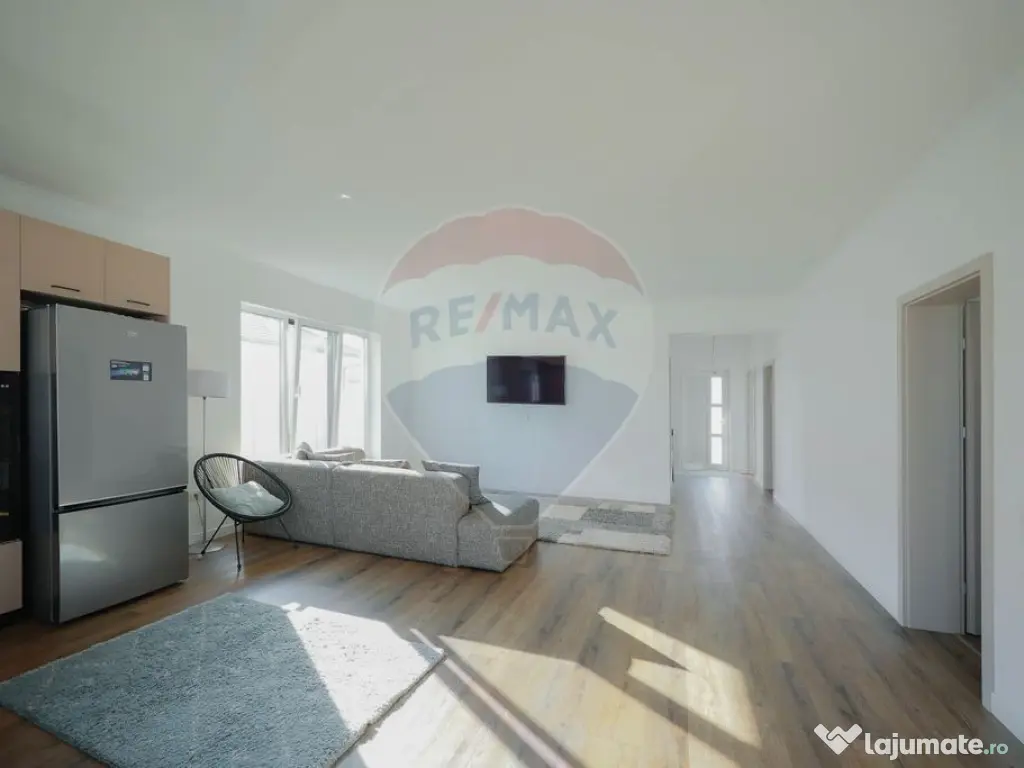 Casă pe nivel de vânzare cu 3 dormitoare, 500 mp teren ... 