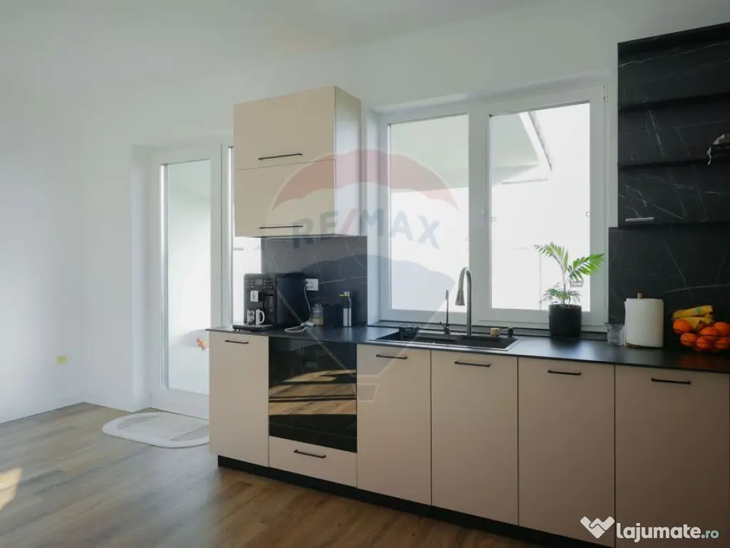 Casă pe nivel de vânzare cu 3 dormitoare, 500 mp teren ... 