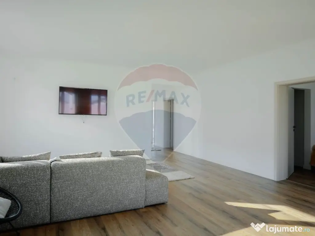 Casă pe nivel de vânzare cu 3 dormitoare, 500 mp teren ... 