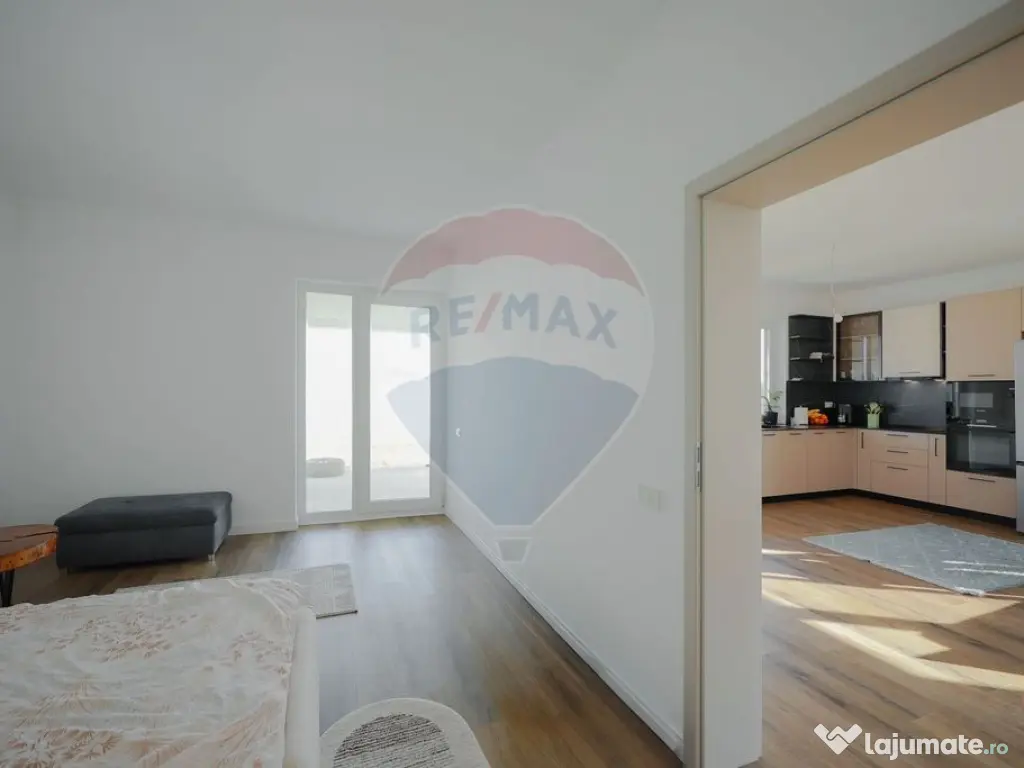 Casă pe nivel de vânzare cu 3 dormitoare, 500 mp teren ... 