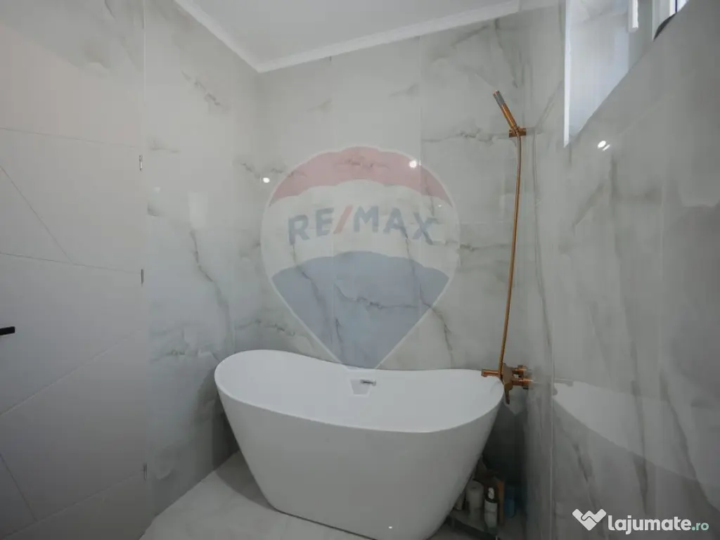 Casă pe nivel de vânzare cu 3 dormitoare, 500 mp teren ... 