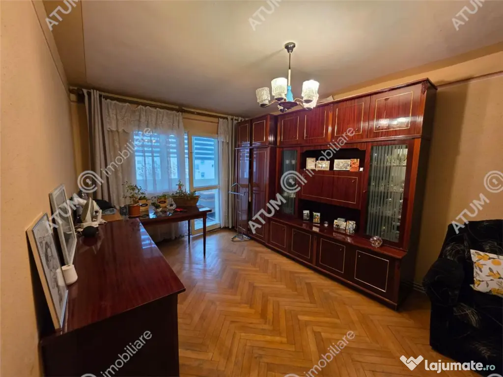 Apartament cu 3 camere decoamndate in zona Valea Aurie din S 