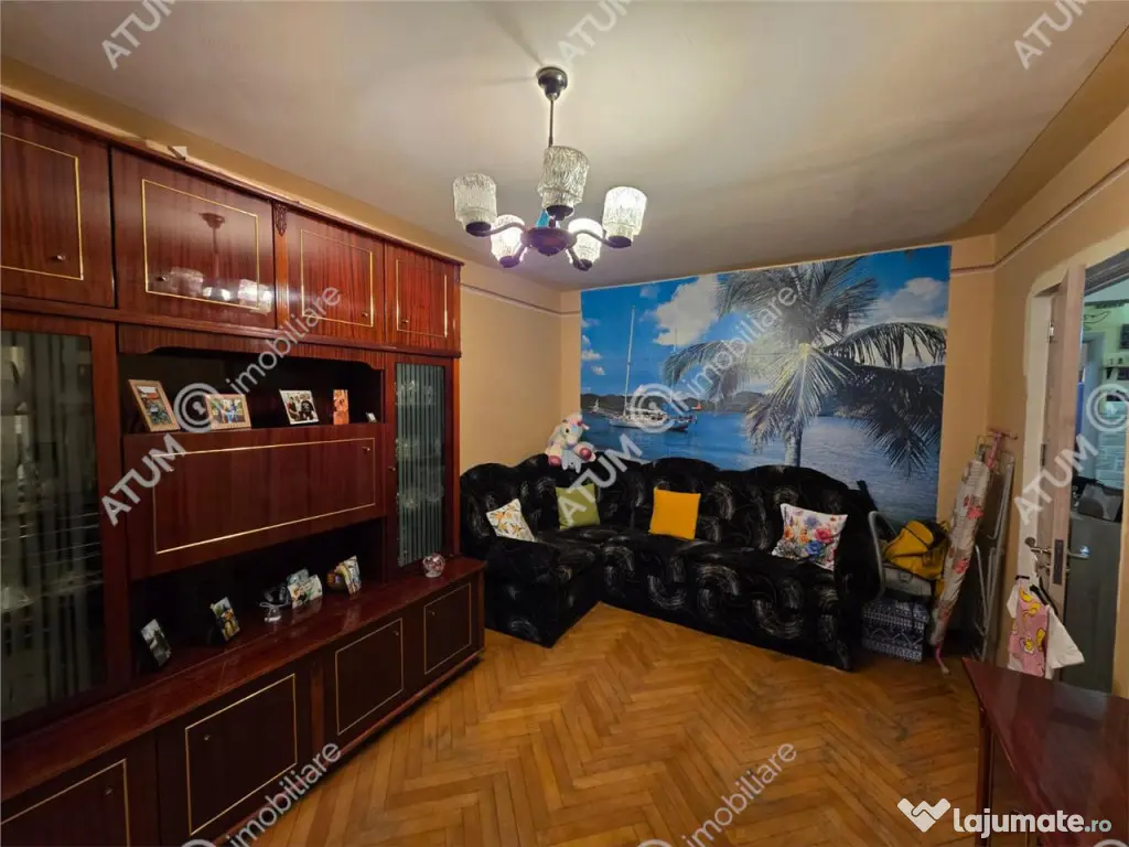 Apartament cu 3 camere decoamndate in zona Valea Aurie din S 