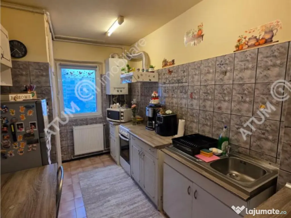 Apartament cu 3 camere decoamndate in zona Valea Aurie din S 