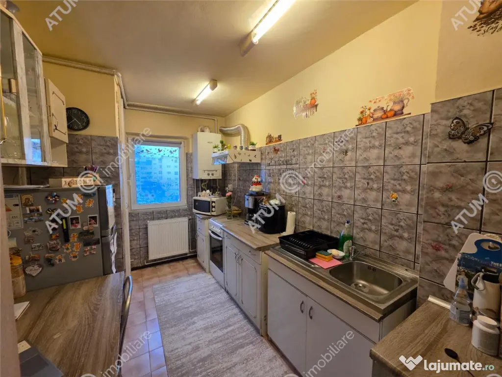 Apartament cu 3 camere decoamndate in zona Valea Aurie din S 