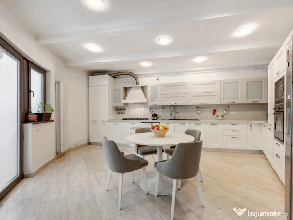 Apartament 170mp utili, 77mp curte și 3 locuri parcare, Par 