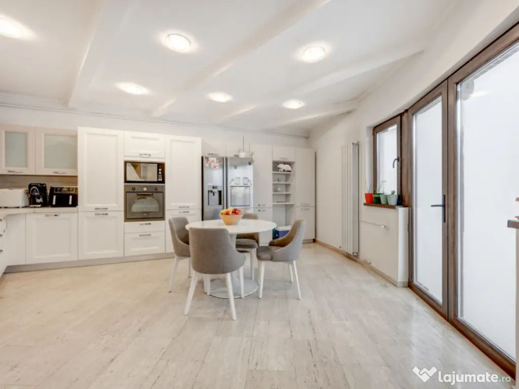 Apartament 170mp utili, 77mp curte și 3 locuri parcare, Par 