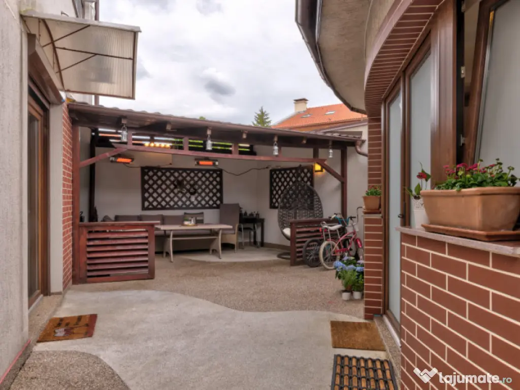 Apartament 170mp utili, 77mp curte și 3 locuri parcare, Par 