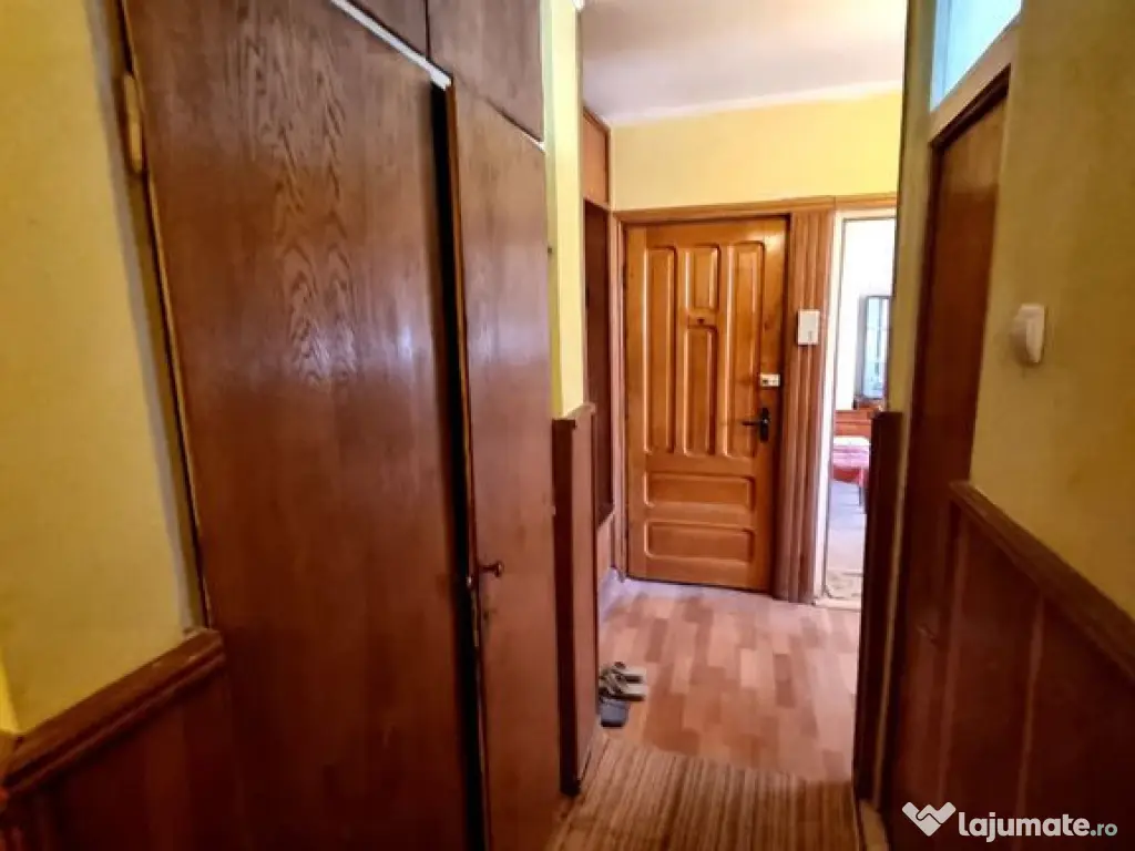 Navodari central -apartament 3 camere decomandat stradal 